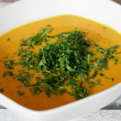 Czym doprawić zupę krem z dyni, by zachwycić smakiem i aromatem