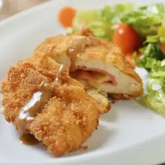 Ile kcal ma kotlet z kurczaka? Sprawdź kaloryczność różnych wersji