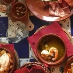 Ile kosztuje lampka wina w restauracji? Ceny, które Cię zaskoczą