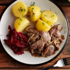 Jak usmażyć wątróbkę drobiową z cebulką - prosty przepis na obiad