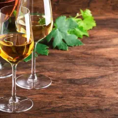 Ile kalorii ma butelka wina wytrawnego? Zaskakujące fakty o kaloriach
