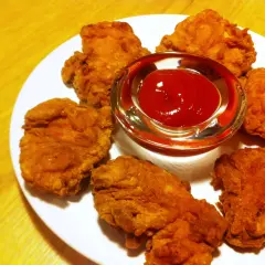 Nuggetsy z kurczaka jak z KFC - przepis na idealne domowe nuggetsy