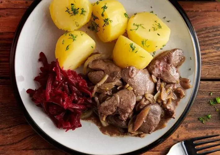 Jak usmażyć wątróbkę drobiową z cebulką - prosty przepis na obiad