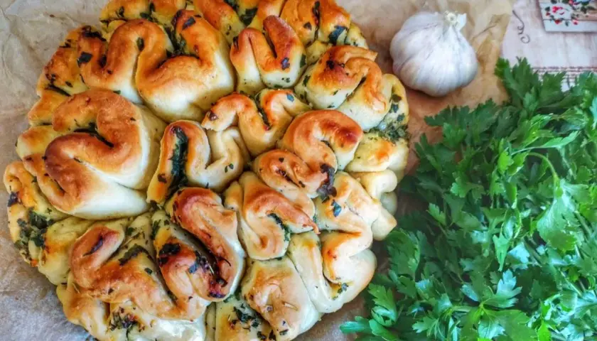 Najlepszy przepis na ciasto czosnkowe - prosto i smacznie!