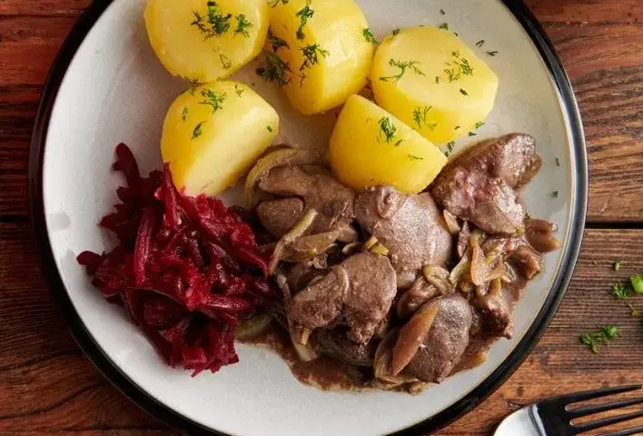 Jak usmażyć wątróbkę drobiową z cebulką - prosty przepis na obiad