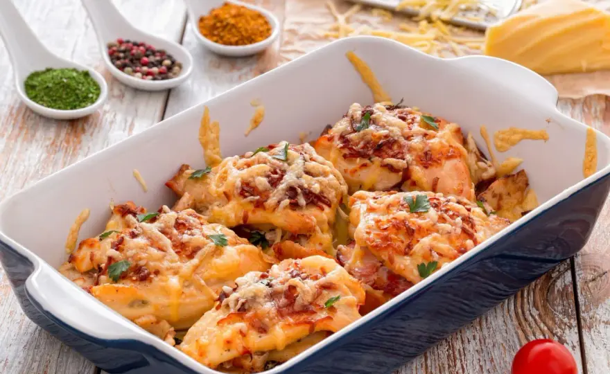 Jak upiec filet z kurczaka w piekarniku, aby był soczysty i smaczny