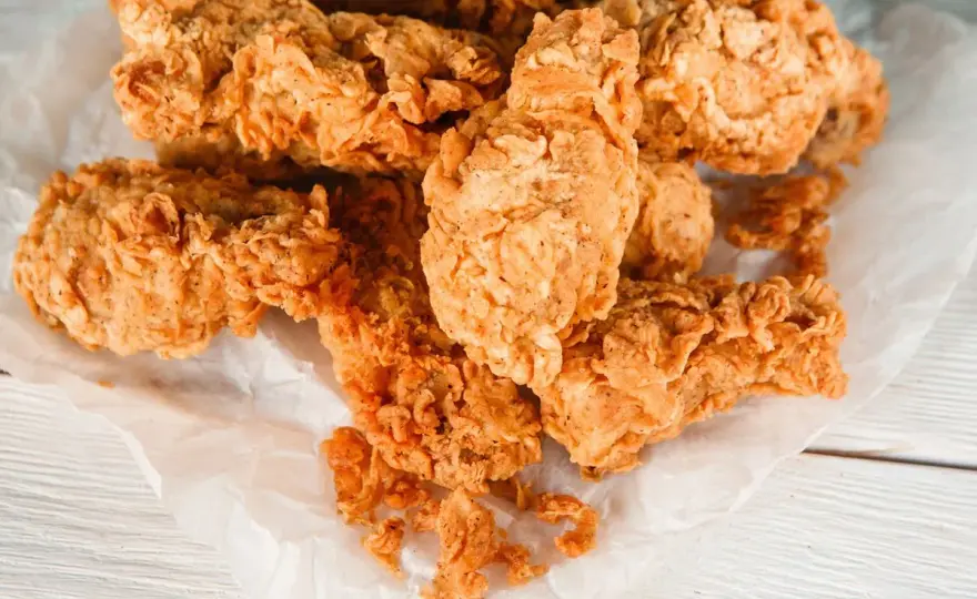 Jak przygotować pierś z kurczaka jak z KFC z chrupiącą panierką