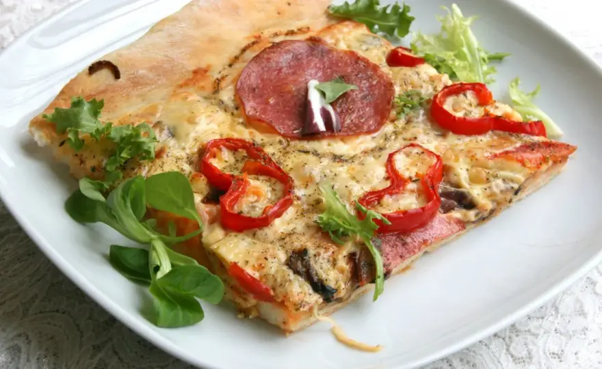 Łatwy przepis na ciasto do pizzy, które zawsze się udaje