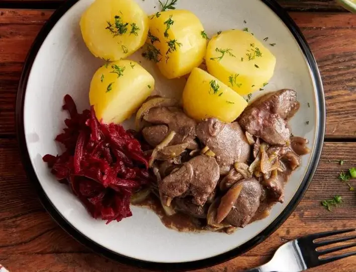 Jak usmażyć wątróbkę drobiową z cebulką - prosty przepis na obiad