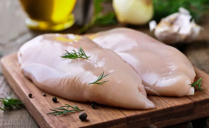 Jak piec piersi z kurczaka, aby były soczyste i pełne smaku