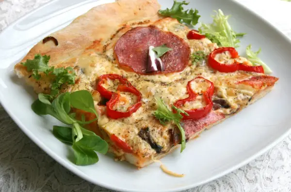 Łatwy przepis na ciasto do pizzy, które zawsze się udaje